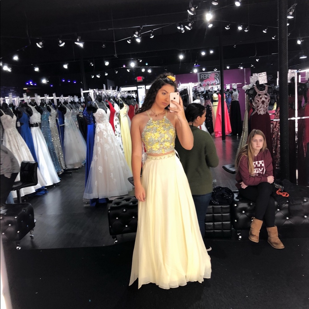 Ellie Wilde Prom adress
